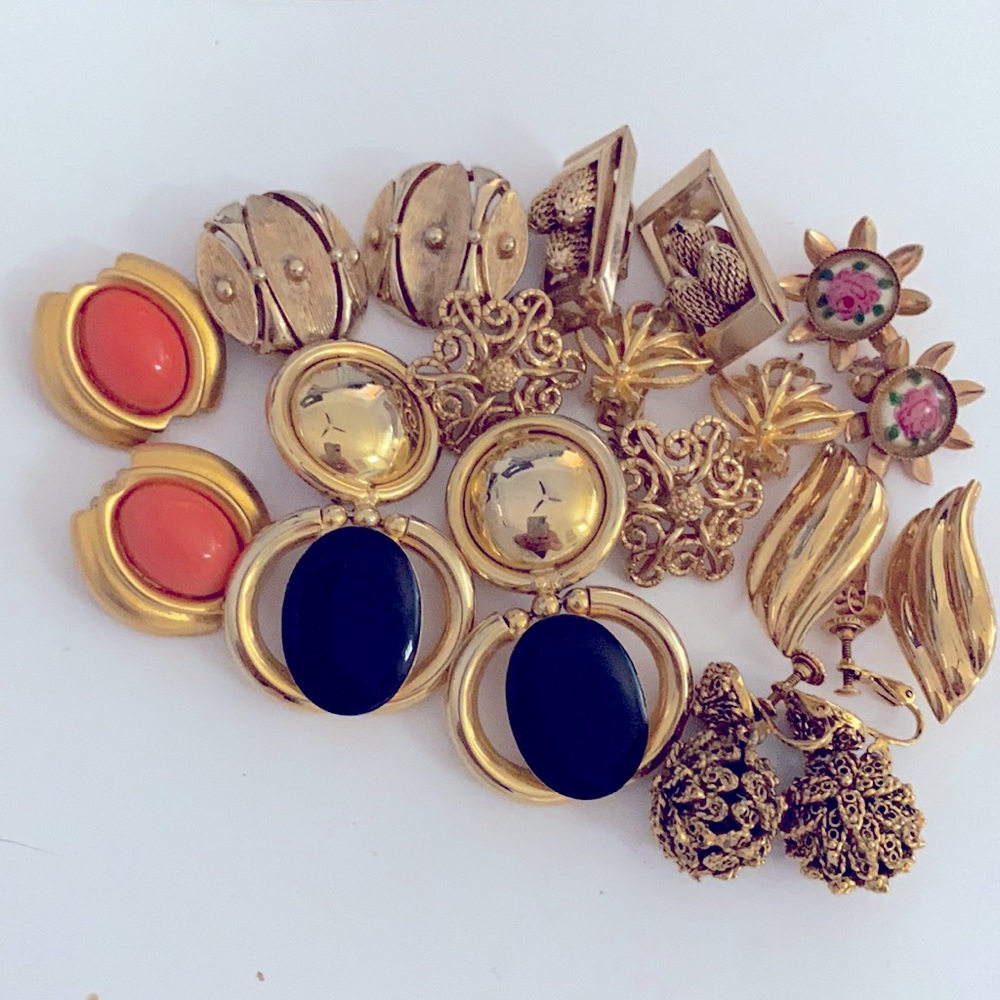 Vintage gold toned clip on earrings